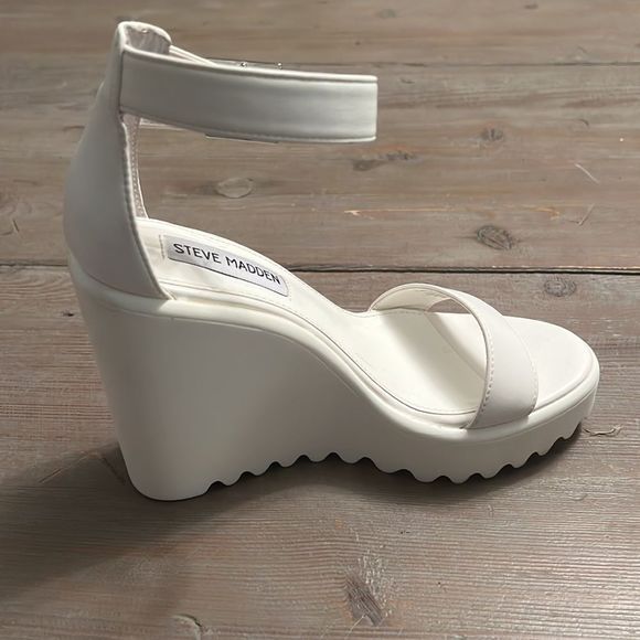 Steve Madden Scarlet Platform Foam Treaded White Wedge Sandal - 6 - Picture 5 of 12